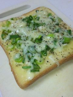 朝食に♪簡単青ねぎチーズトースト-レシピのメイン写真