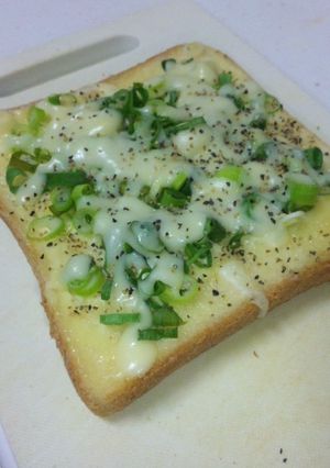 朝食に♪簡単青ねぎチーズトースト-レシピのメイン写真