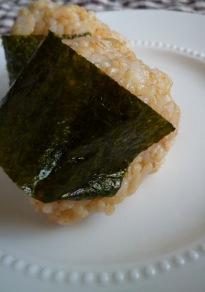 うどんスープの素で作る、玄米おにぎり-レシピのメイン写真