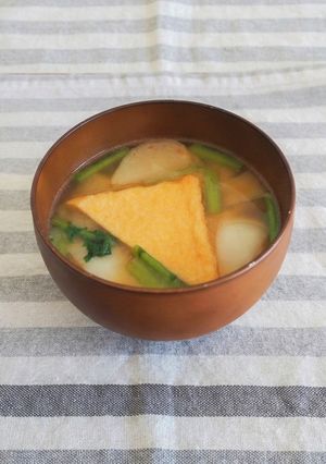 大きな油揚げとかぶのおみそ汁-レシピのメイン写真