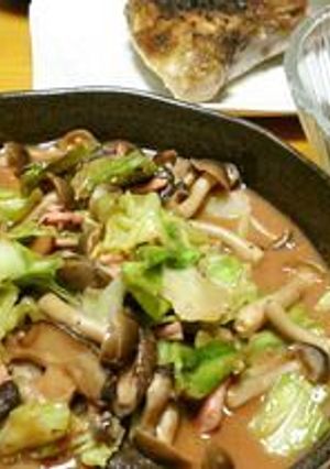 キャベツときのこのいか塩辛バター炒め-レシピのメイン写真