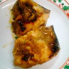 รูปของ 漬けて焼くだけ♪簡単！鰤の生姜焼き♪