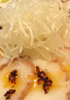 蛸の刺身を食べるラー油で-レシピのメイン写真