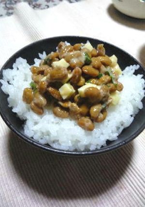 チーズと青じそ入れていつもの納豆に一工夫-レシピのメイン写真