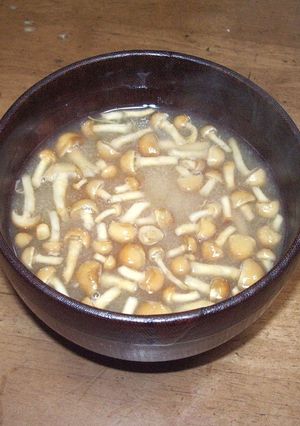 かんたん味噌汁（なめこ、絹ごし豆腐）-レシピのメイン写真