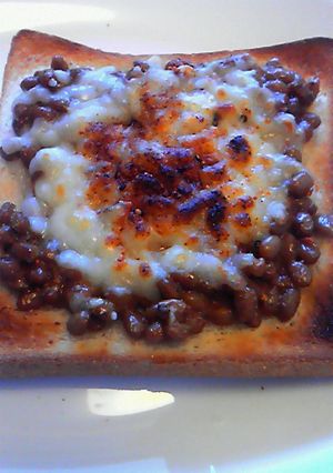 ピリ辛チーズ納豆トースト-レシピのメイン写真