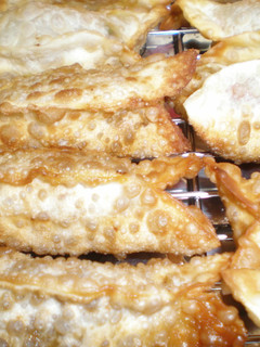 チーズがとろっ☆ハヤシ風味揚げ餃子-レシピのメイン写真