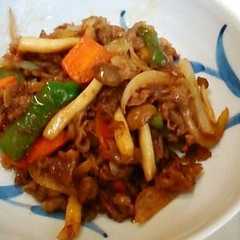 รูปของ 超簡単！牛肉と野菜の焼き肉のタレ炒め