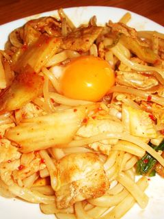 韓国風キムチのっけ焼きうどん-レシピのメイン写真