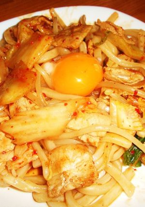 韓国風キムチのっけ焼きうどん-レシピのメイン写真