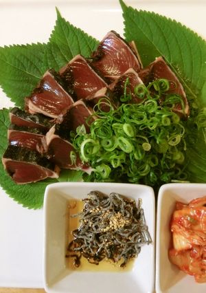 カツオたたき　ごま油・塩昆布・エゴマの葉-レシピのメイン写真