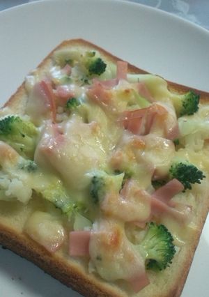 ブロッコリー、カリフラワーの朝食パン-レシピのメイン写真