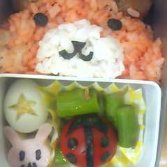 รูปของ デコ弁【クマさん】とウサギ＆てんとう虫
