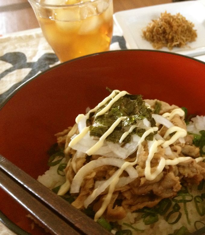超簡単!休日のお昼や一人ご飯にツナで丼♡-レシピのメイン写真