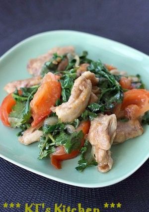 鶏肉とトマト、香菜のエスニック炒め-レシピのメイン写真