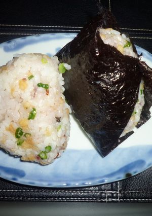 簡単でおいしい　天かす　おにぎり♪-レシピのメイン写真
