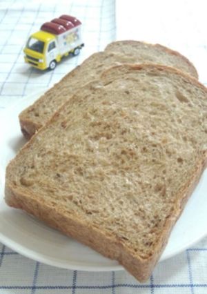雑穀入り食パン-レシピのメイン写真