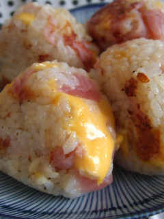 生ハムとチーズの焼きおにぎり-レシピのメイン写真