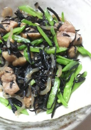 ひじきと糸こんにゃくと鶏肉の簡単煮物-レシピのメイン写真