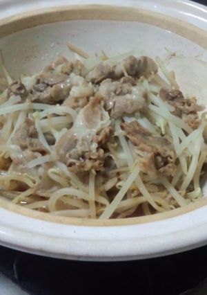 簡単☆節約☆土鍋でもやし蒸し豚♪-レシピのメイン写真