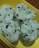 お弁当に♪ハート型でクローバーおにぎり