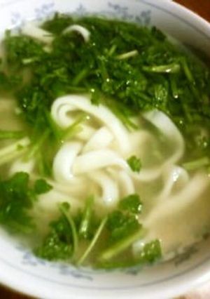 超簡単・まるまるセリ１把入りのセリうどん-レシピのメイン写真