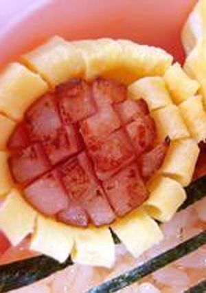キャラ弁☆ウィンナーと錦糸卵のお花☆-レシピのメイン写真