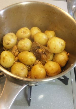 新じゃがとひき肉の煮っ転がし！-レシピのメイン写真