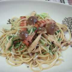 รูปของ ベーコンとしめじと水菜の和風パスタ