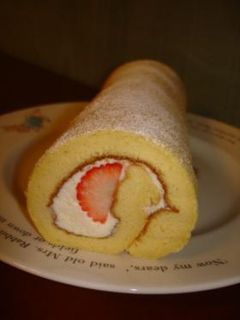 ♪簡単ふわふわいちごのロールケーキ♪-レシピのメイン写真