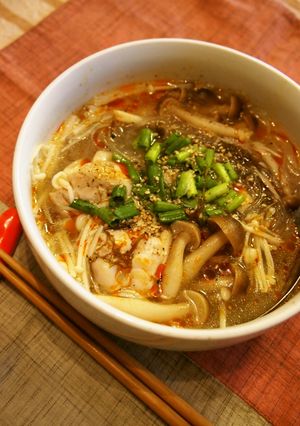 レンジで簡単！手羽元ときのこの酸辣湯麺-レシピのメイン写真