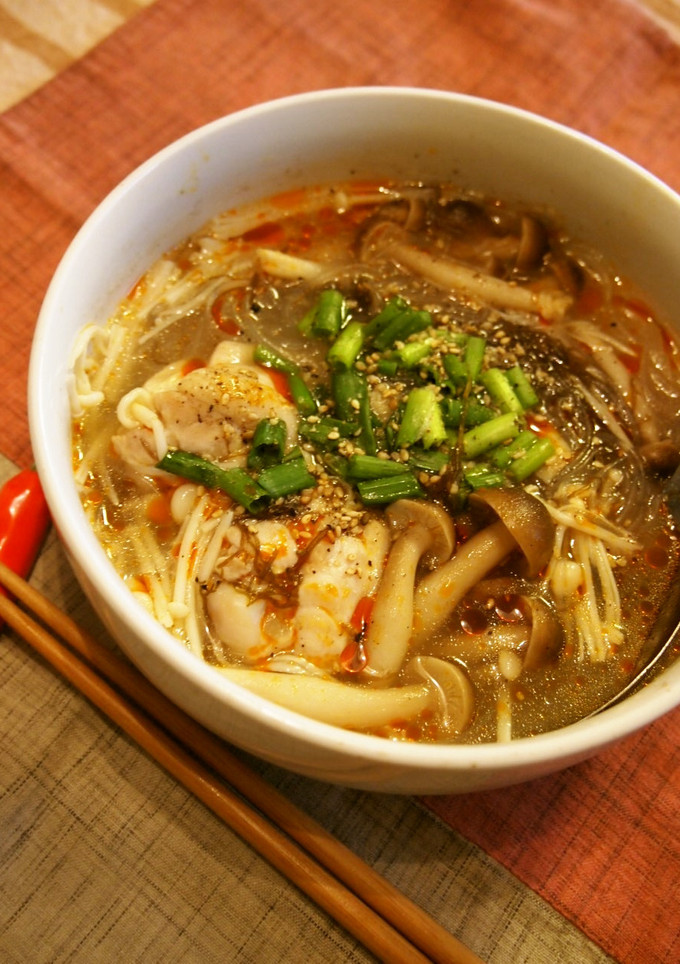 レンジで簡単！手羽元ときのこの酸辣湯麺-レシピのメイン写真
