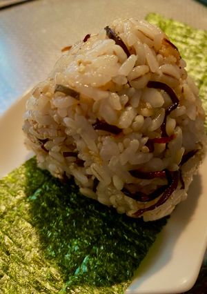 塩昆布と天かすおにぎり-レシピのメイン写真