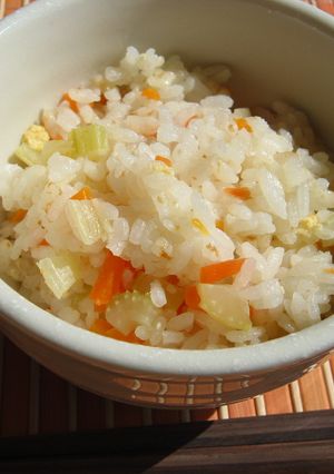 セロリとにんじん~牛乳炊きこみごはん-レシピのメイン写真