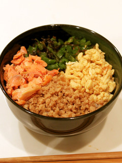 パパっと美味しい☆4色2段鶏そぼろ丼-レシピのメイン写真