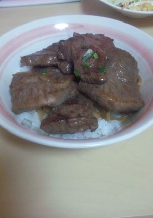 こくうまでごはんがすすむ♪ステーキ丼-レシピのメイン写真