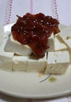 お豆腐に梅かつおをかけてみて-レシピのメイン写真