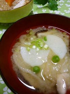 えんどう豆と茹で干し大根と芋のお味噌汁-レシピのメイン写真