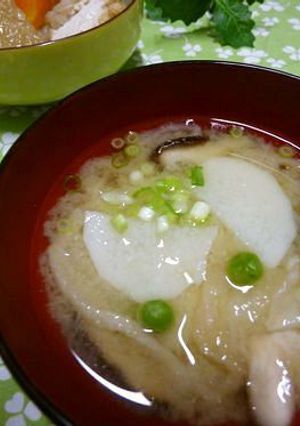 えんどう豆と茹で干し大根と芋のお味噌汁-レシピのメイン写真