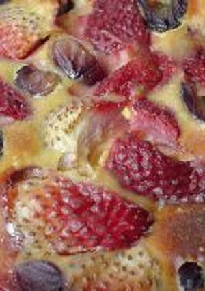Clafoutis aux fruits rouges 苺と葡萄のクラフティ-レシピのメイン写真