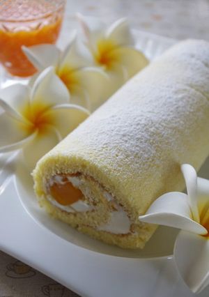 ふんわりしっとり♪マンゴーロールケーキ-レシピのメイン写真