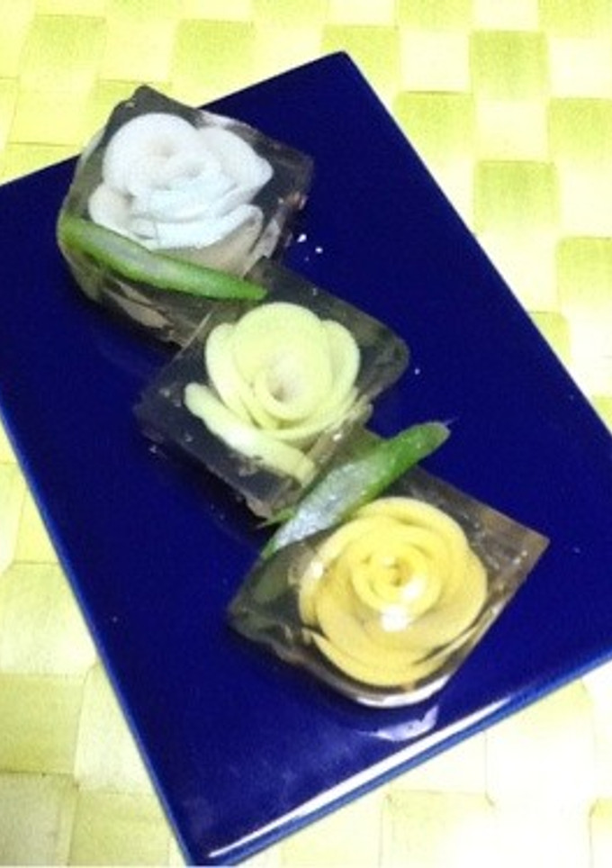 冷たい薔薇ゼリー簡単でかまぼこ和風だし-レシピのメイン写真