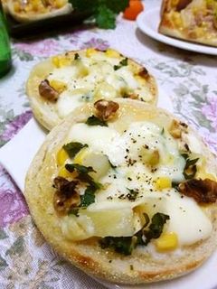 大葉とくるみの梅チーマヨトースト-レシピのメイン写真