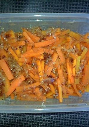 保存用タッパーで作るにんじんのおかか和え-レシピのメイン写真