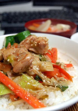 鶏モモ野菜炒め丼オイスター＆ナンプラー風-レシピのメイン写真
