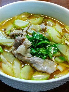 温かい豚シャブ肉とセロリ蕎麦 発酵玉葱-レシピのメイン写真