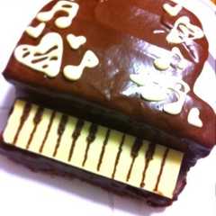 รูปของ 特別な日に！グランドピアノケーキ