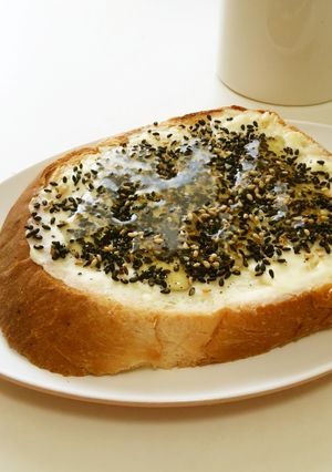 胡麻&蜂蜜のクリチトースト-レシピのメイン写真