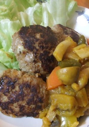 野菜たっぷり♪チーズinハンバーグ-レシピのメイン写真