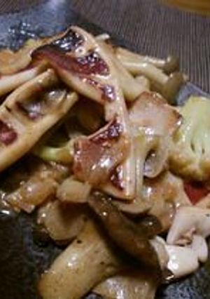イカとキノコのバター炒め-レシピのメイン写真